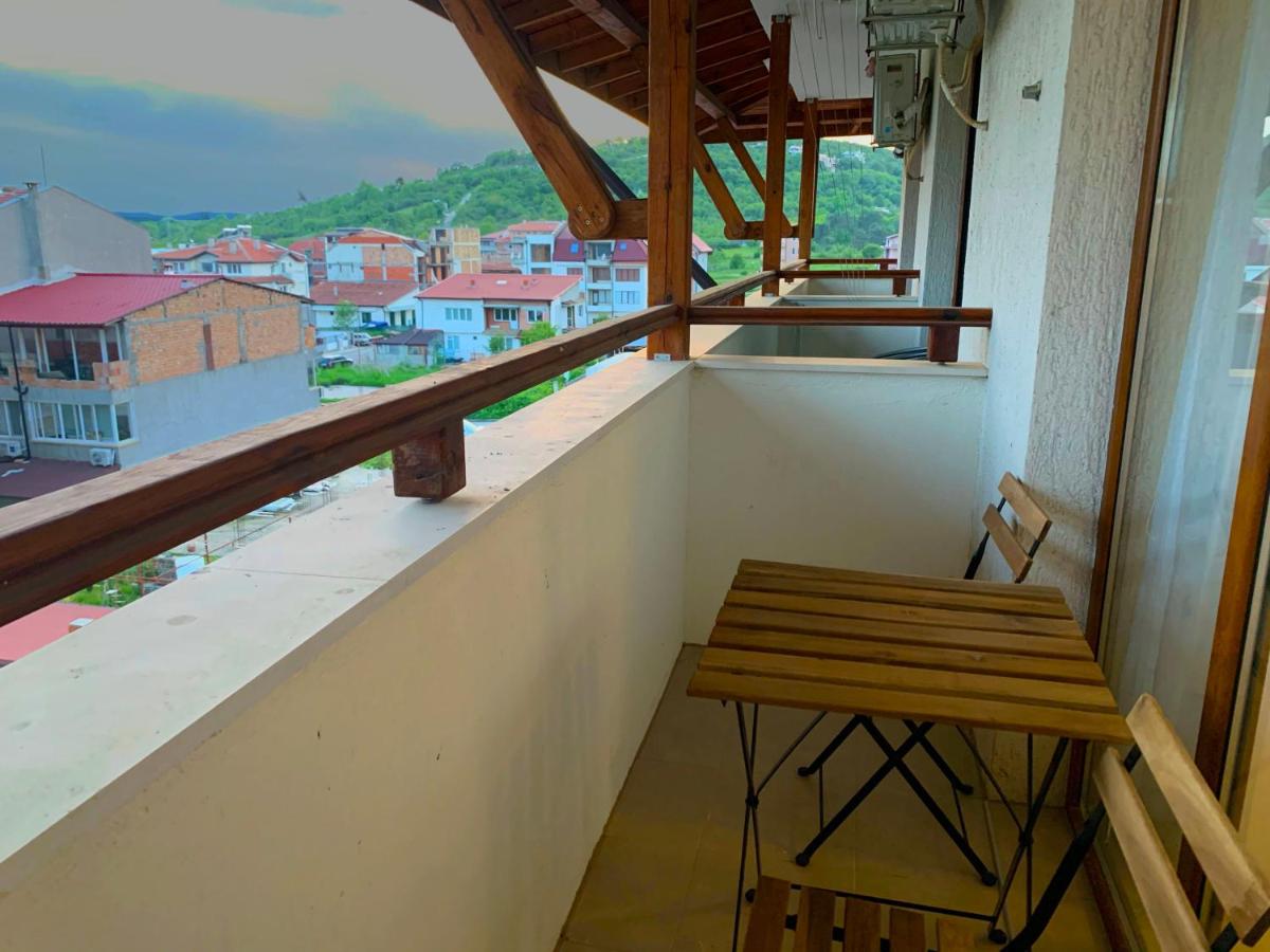 Estudio con vistas a las montañas