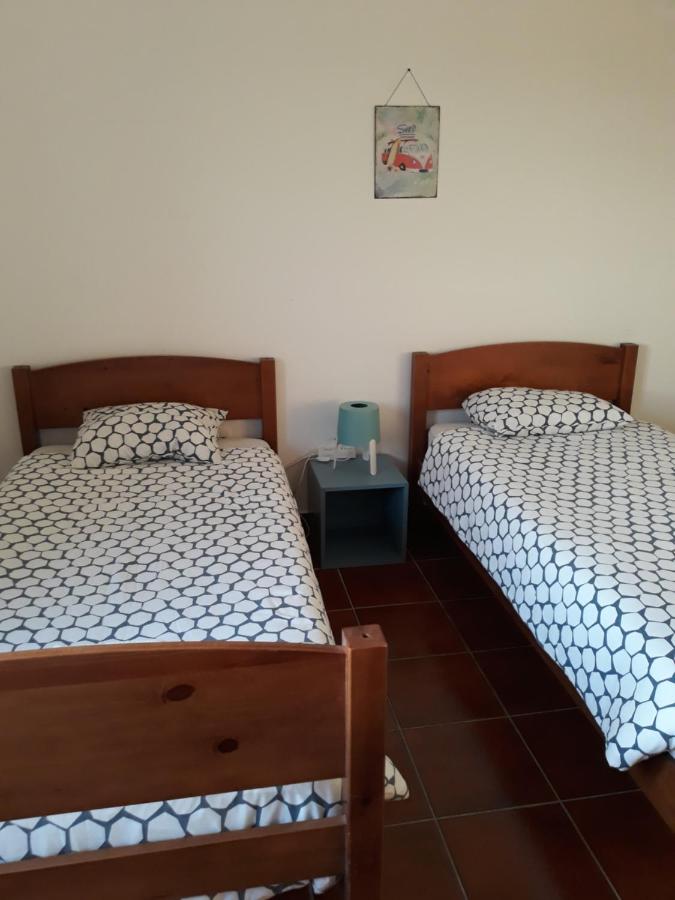 Camera Doppia con Letti Singoli e Bagno in Comune