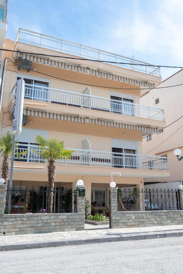 Μpasias Apartments - B&B