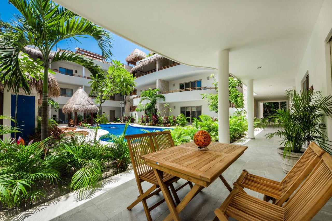 Poolside Bliss Private Terraces with Jacuzzi - B&B Tulum