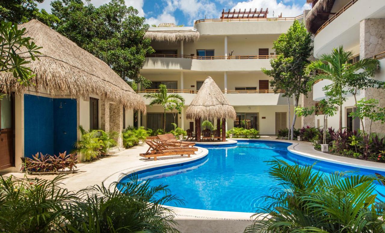 Poolside Bliss Private Terraces with Jacuzzi - B&B