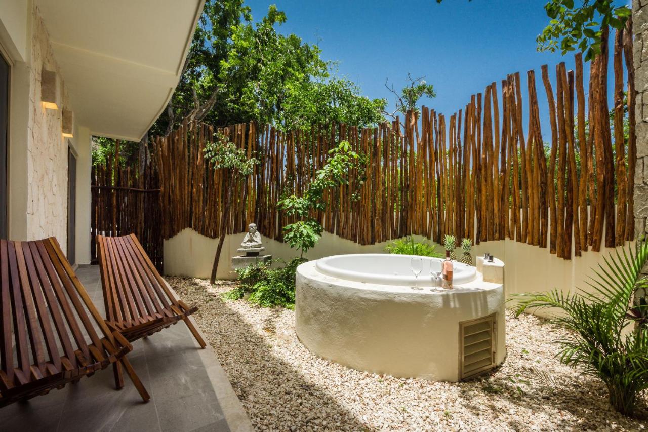 Poolside Bliss with Private Terrace and Jacuzzi - Ferienwohnung Tulum