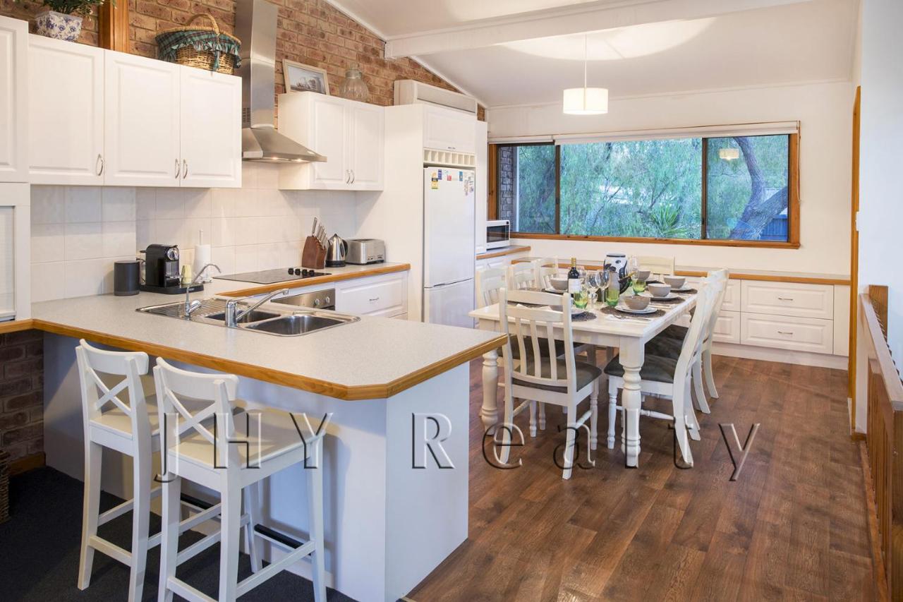 Coastal Cottage - Bed and Breakfast