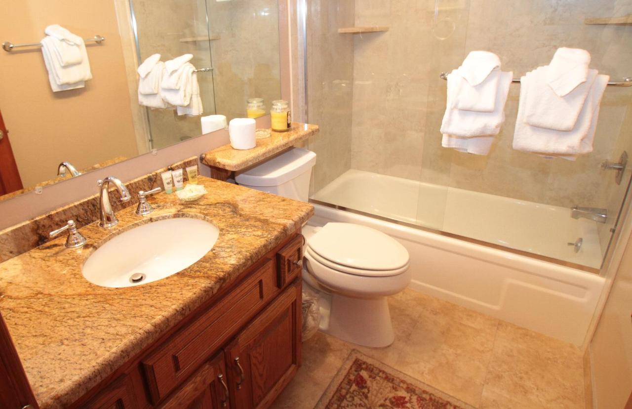 Mountainback #17, Den - Bed and Breakfast