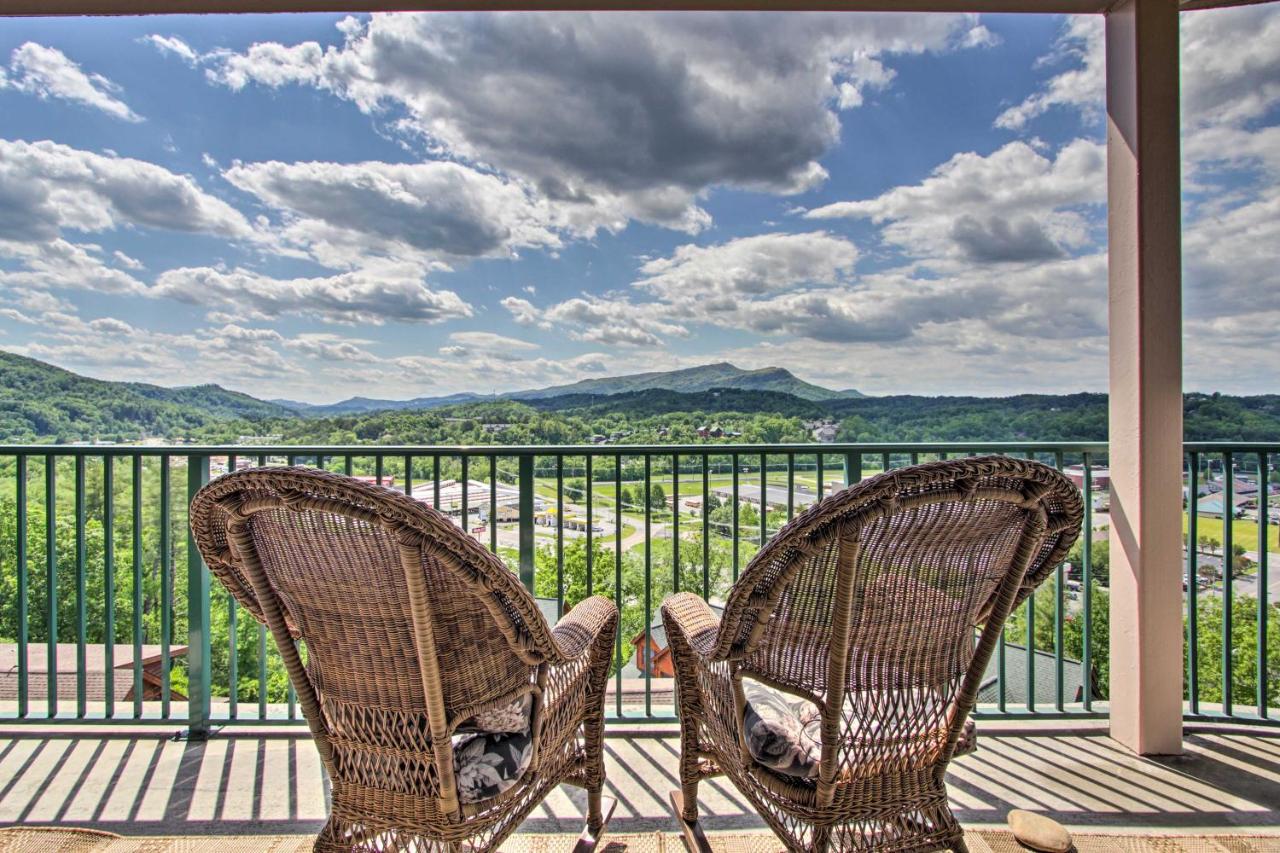 2 Mi to Attractions Pigeon Forge Condo - Bed and Breakfast Pigeon Forge