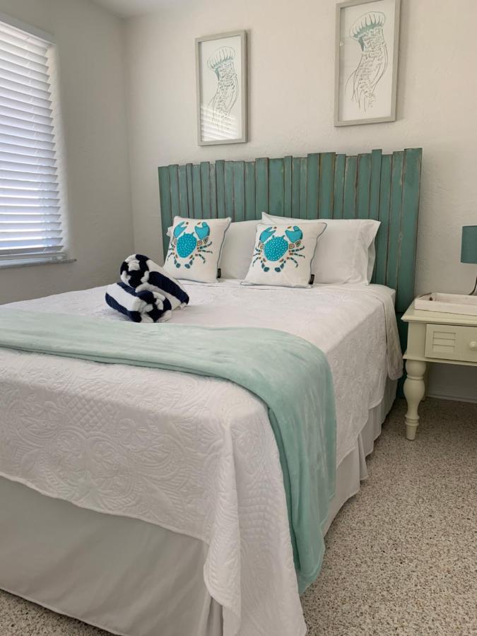 B&B New Smyrna Beach - Ocean Eleven Suites - Bed and Breakfast New Smyrna Beach