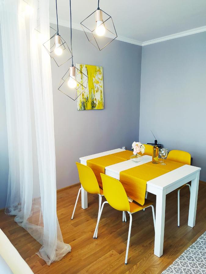Lora Apartman - B&B