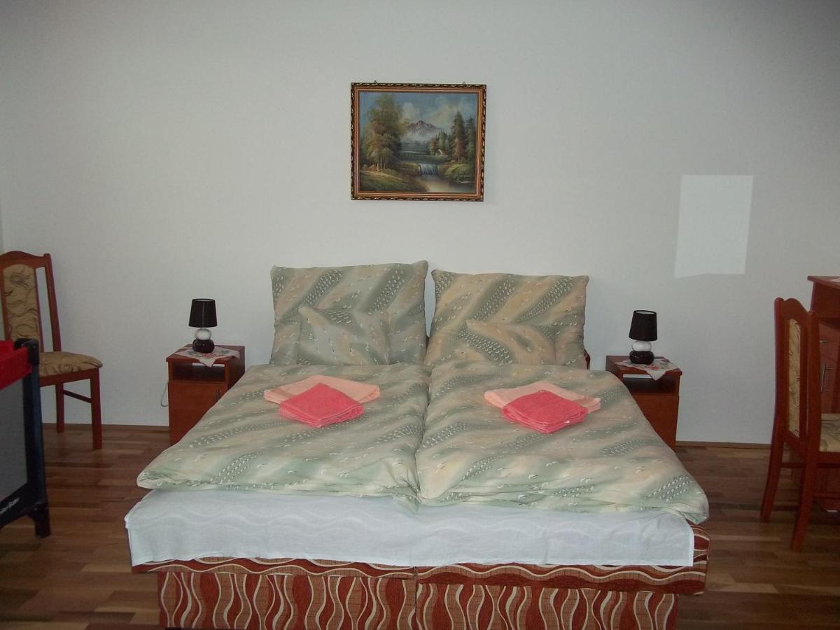 Doppel- oder Zweibettzimmer