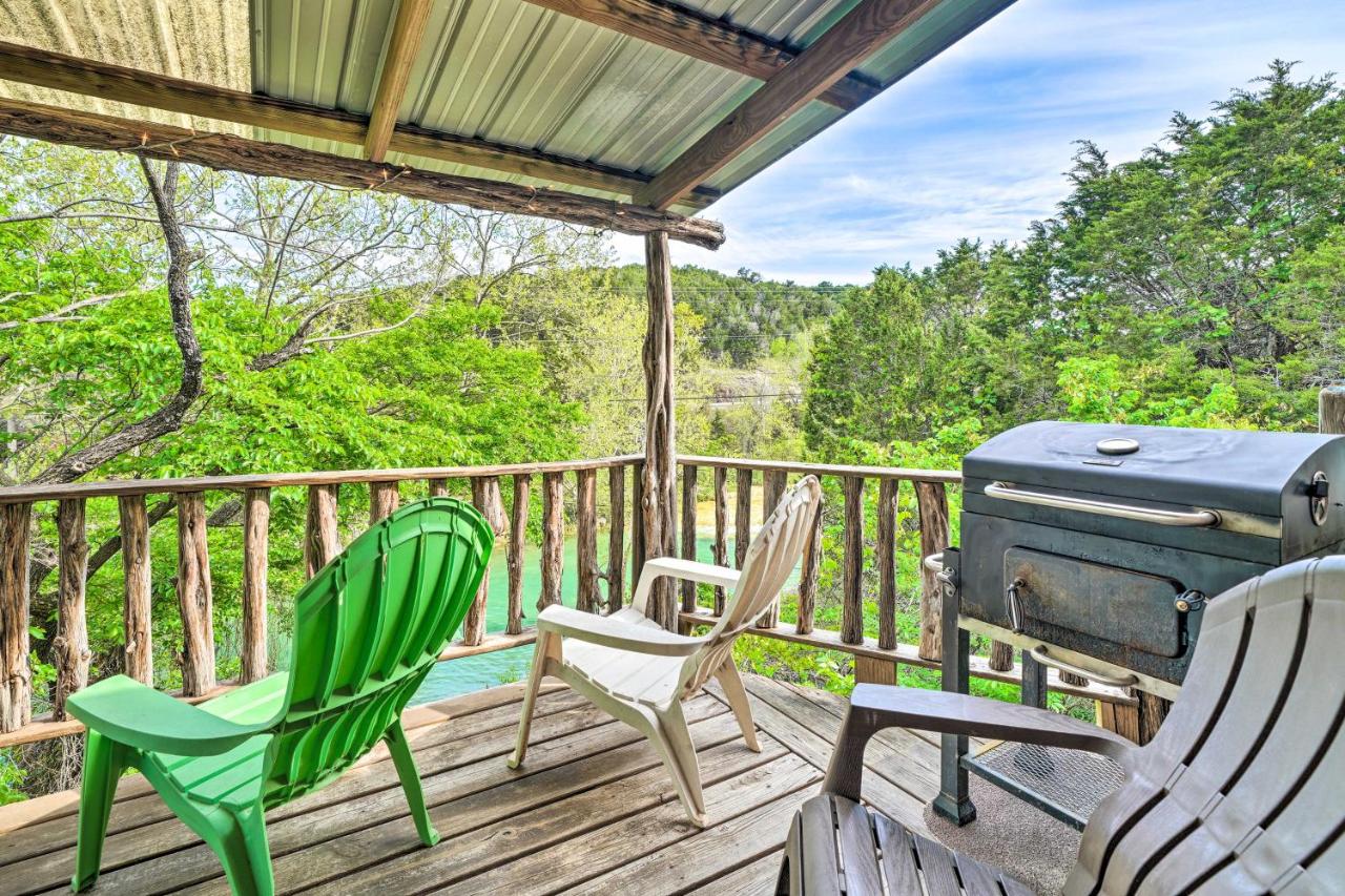 B&B Davis (Oklahoma) - Rustic Davis Cabin Less Than half Mile to Turner Falls! - Bed and Breakfast Davis (Oklahoma)