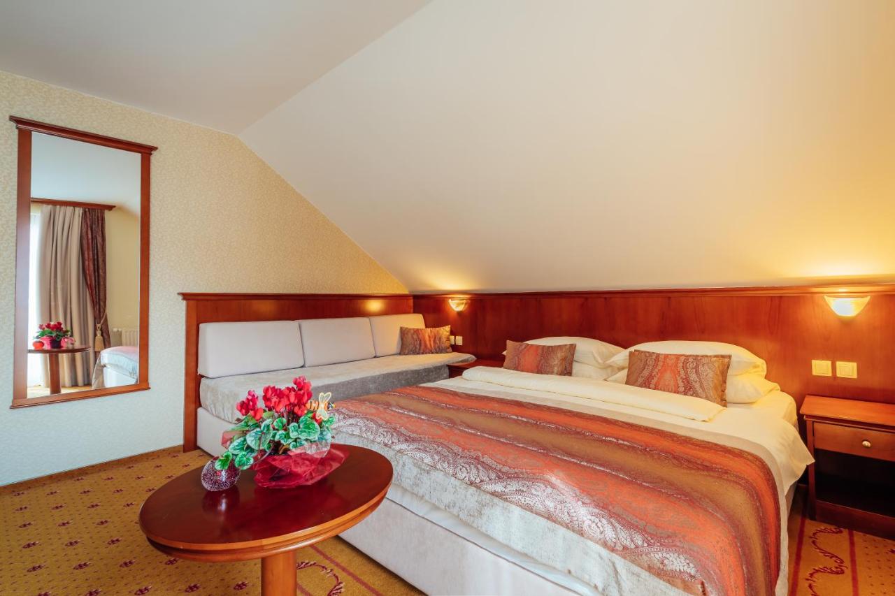 Comfort Dreibettzimmer mit Dusche