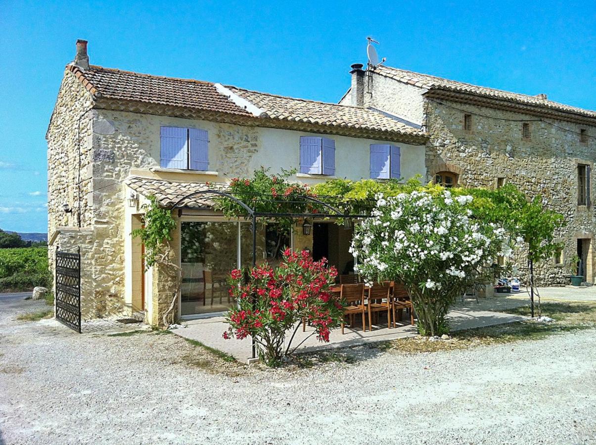 Maison de charme à Saint-Victor-la-Coste avec piscine partagée - Bed and Breakfast
