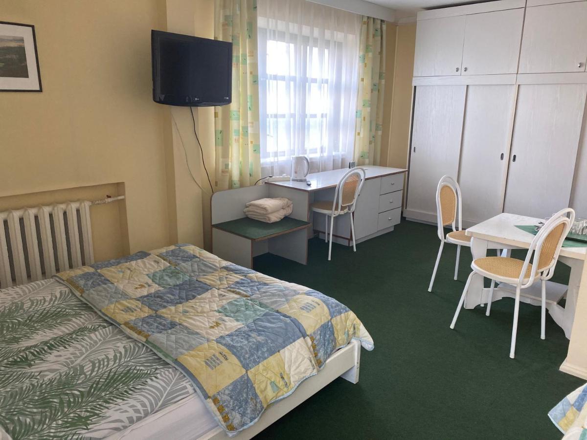 Chambre Quadruple Économique avec Salle de Bains Commune