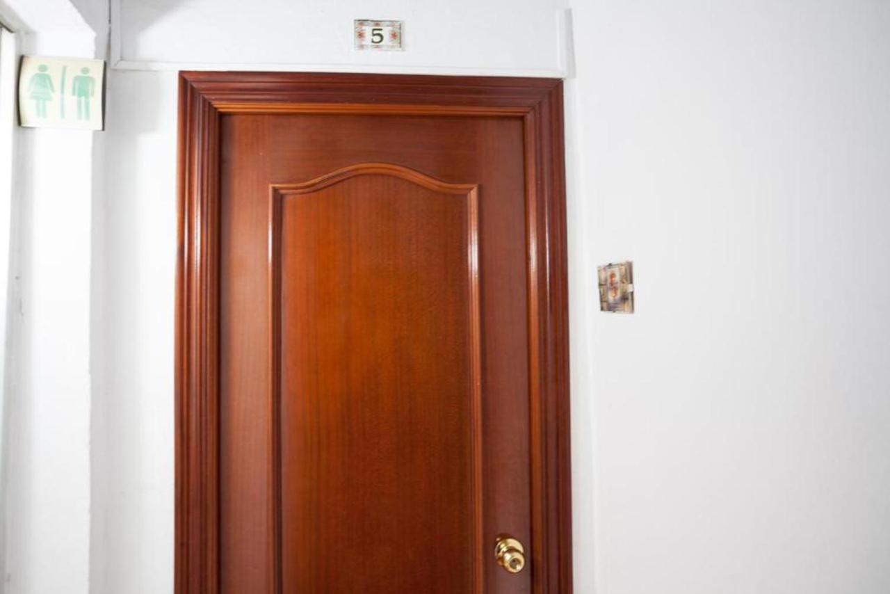 Camera Doppia con Letti Singoli e Bagno in Comune