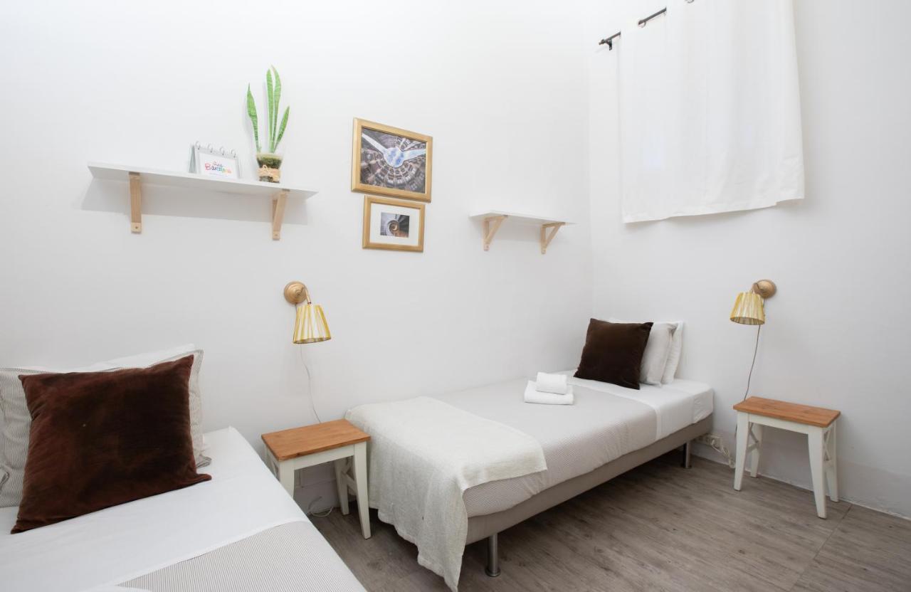 Economy Twin Room with Shared Bathroom