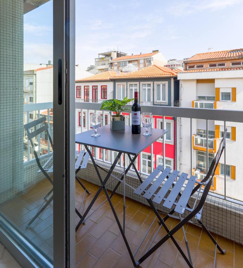 Trindade Family Apartment w/ Parking Place - B&B Porto