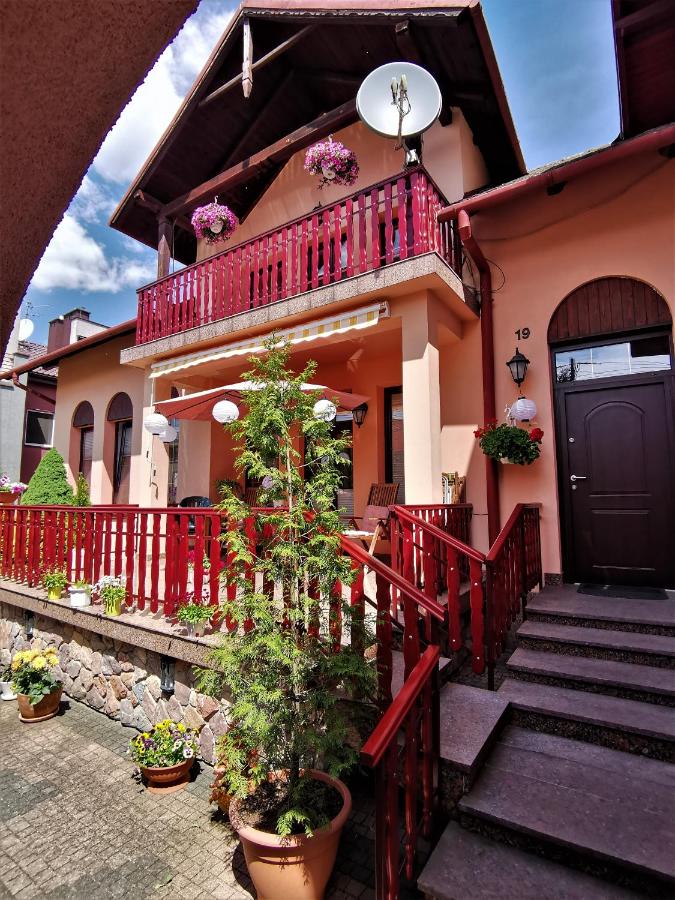 Dom pod Tujami - Bed and Breakfast
