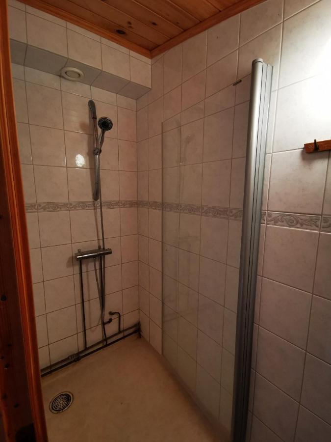 Camera Matrimoniale/Doppia con Letti Singoli con Bagno in Comune