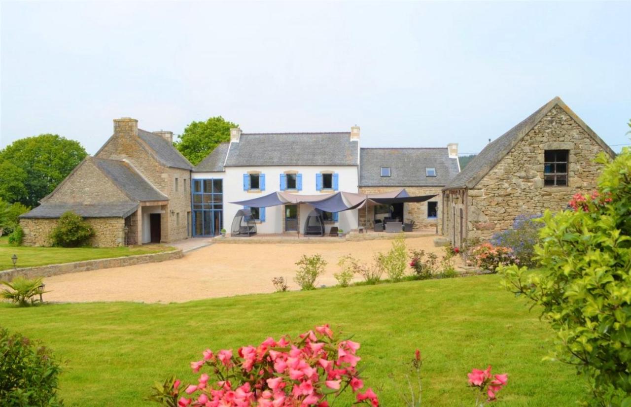 Maison spacieuse à Plougonven avec jacuzzi et jardin - B&B