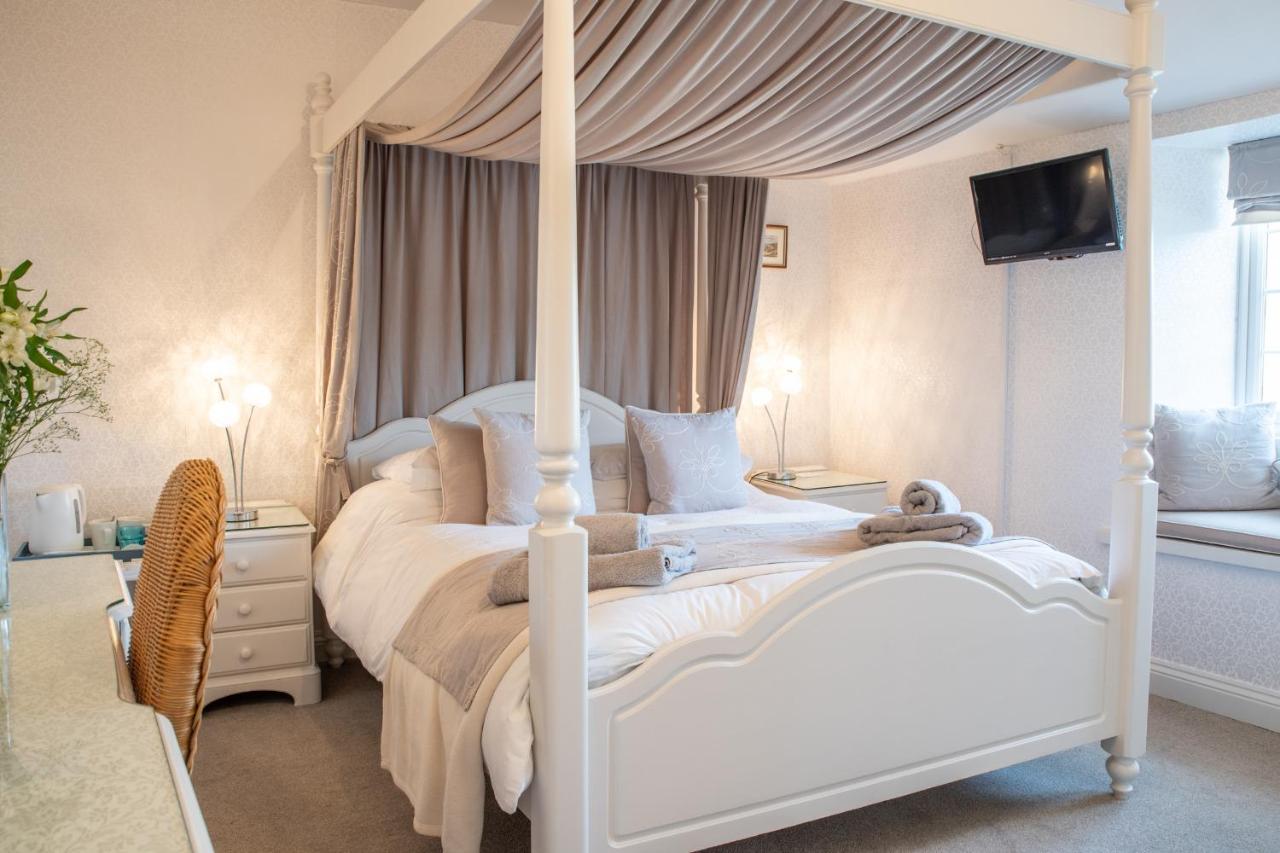 Zimmer mit Kingsize-Bett