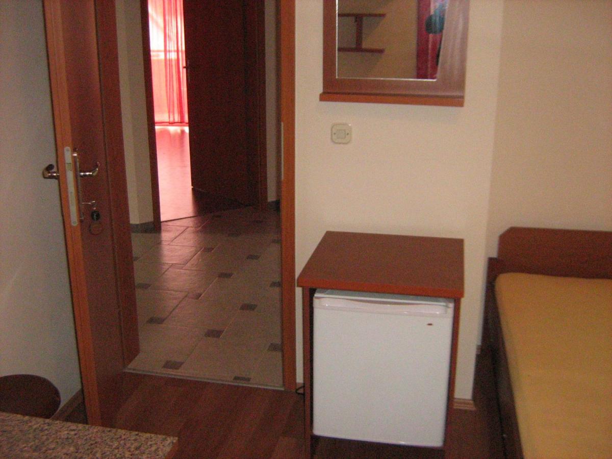 Zweibettzimmer mit Balkon