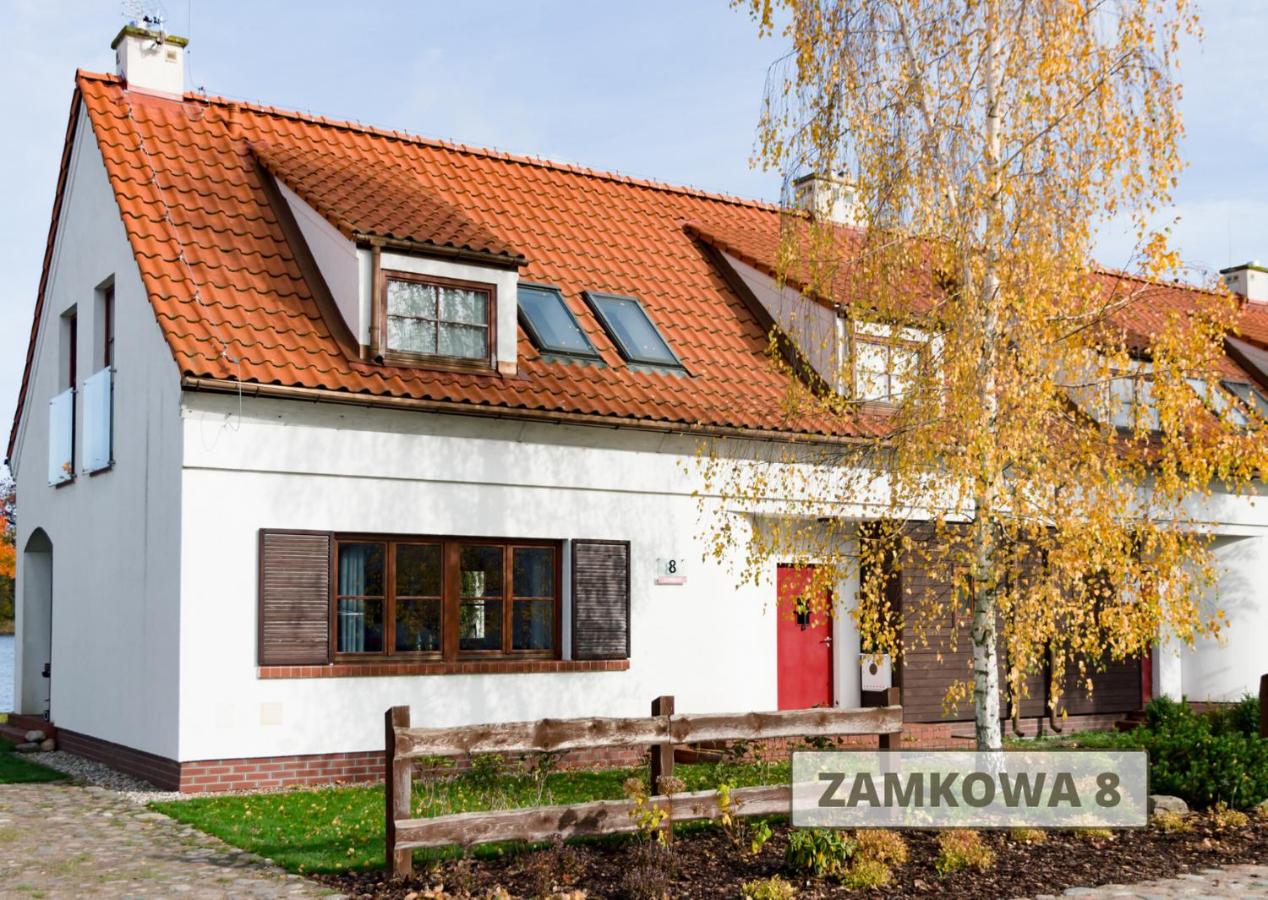 Four-Bedroom House by the lake