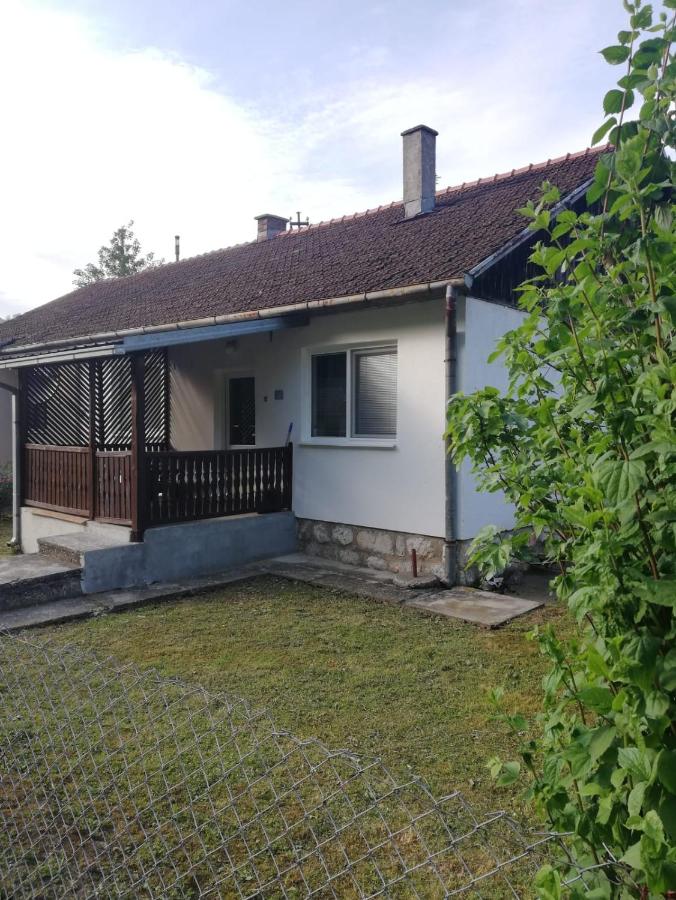 Vikendica Iva - B&B Perućac