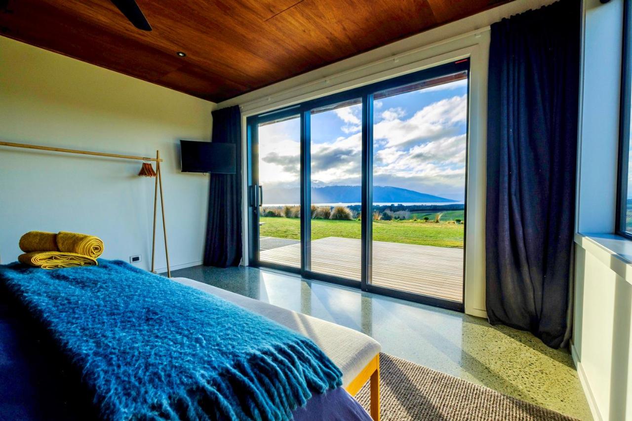Fiordland Eco-Retreat -- Panoramic Views -- Hot Tub - Ferienwohnung