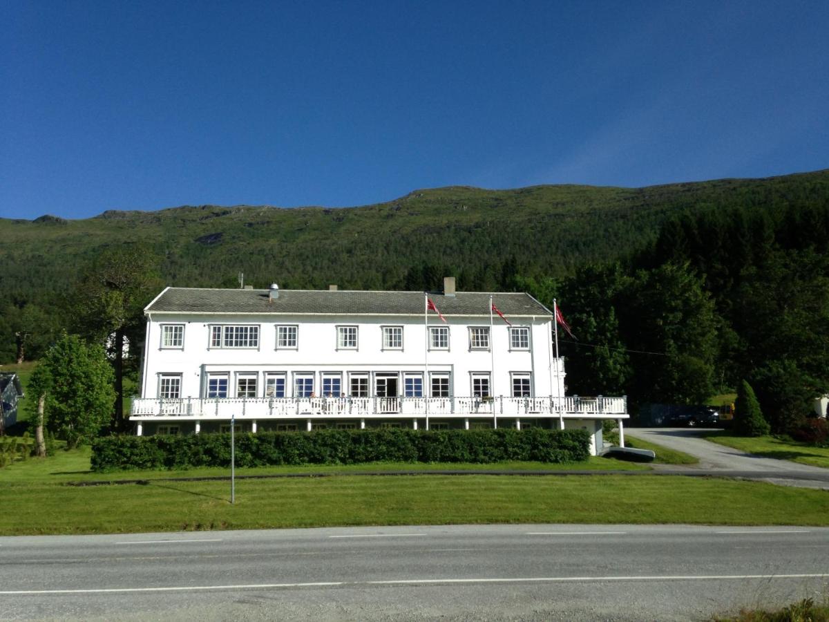 B&B Eidsvåg - Eidsvåg Fjordhotell - Bed and Breakfast Eidsvåg