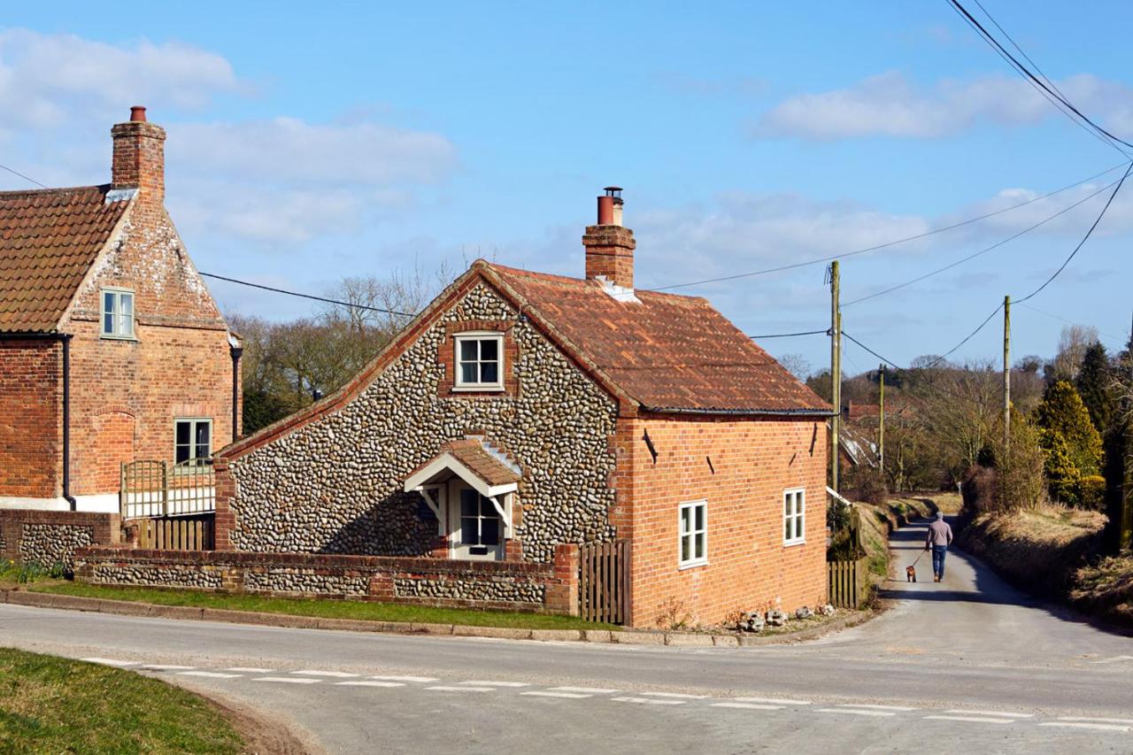 B&B Little Barningham - Dog Cottage - Bed and Breakfast Little Barningham