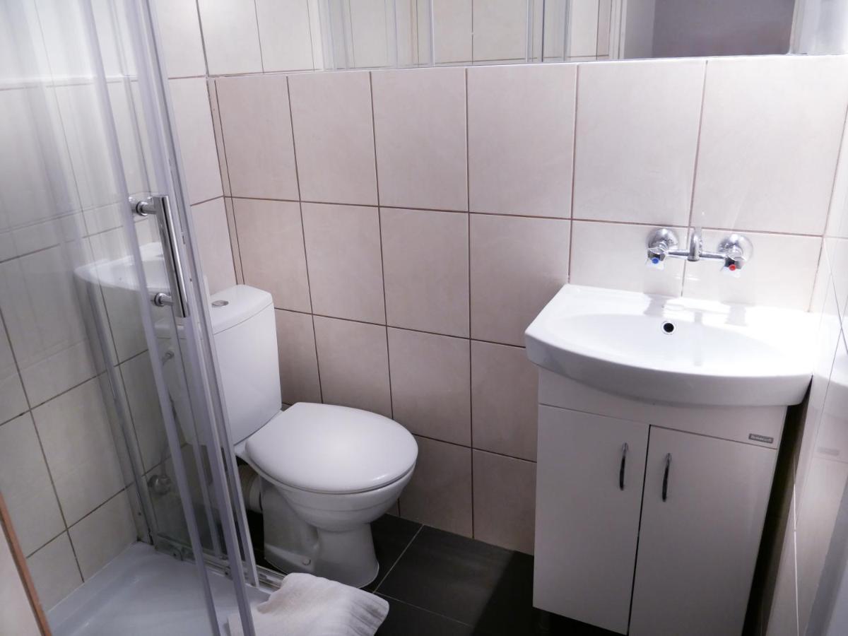 Vierbettzimmer mit Bad
