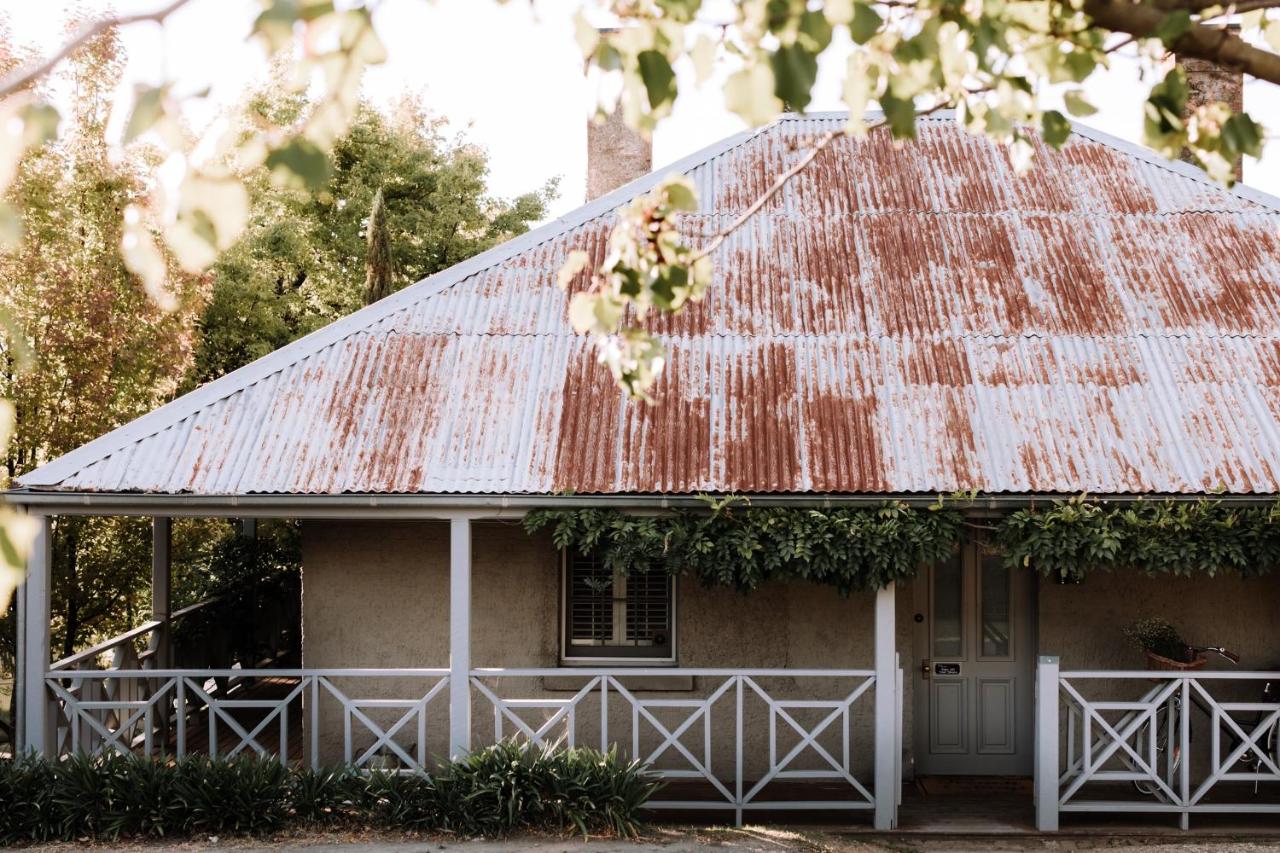 B&B Beechworth - French Cottage Beechworth with stunning Alfresco Garden - Bed and Breakfast Beechworth