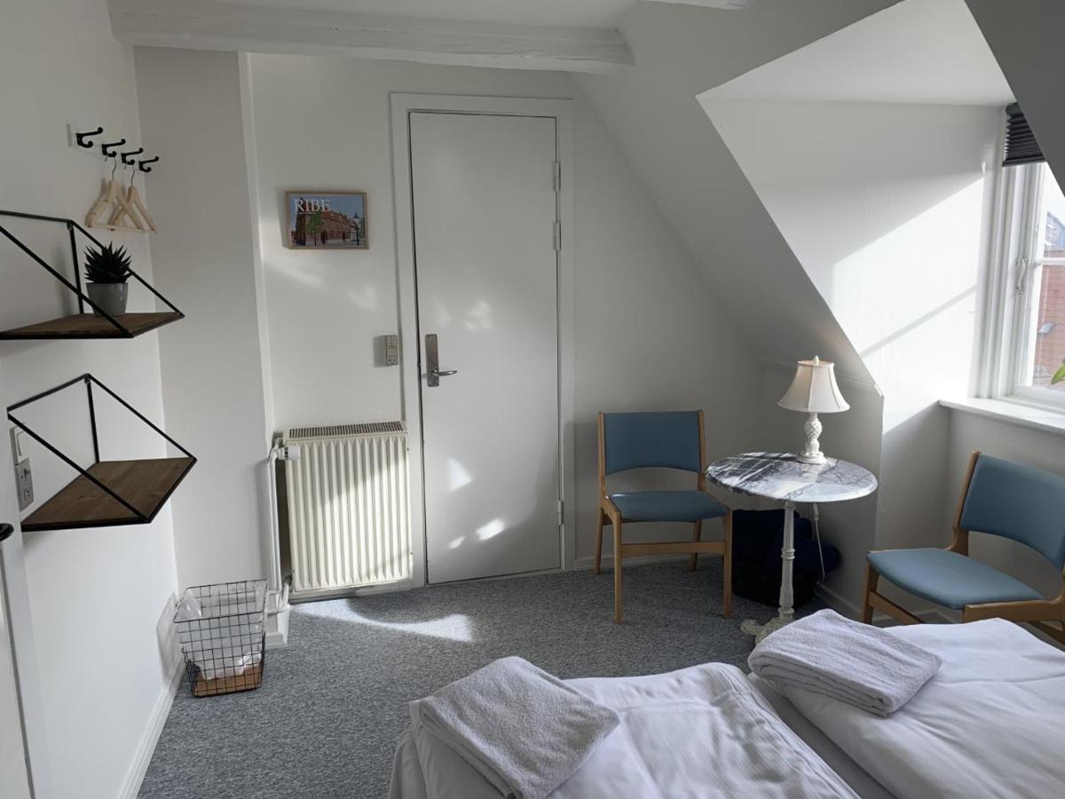Double Room with Private Bathroom - Cell