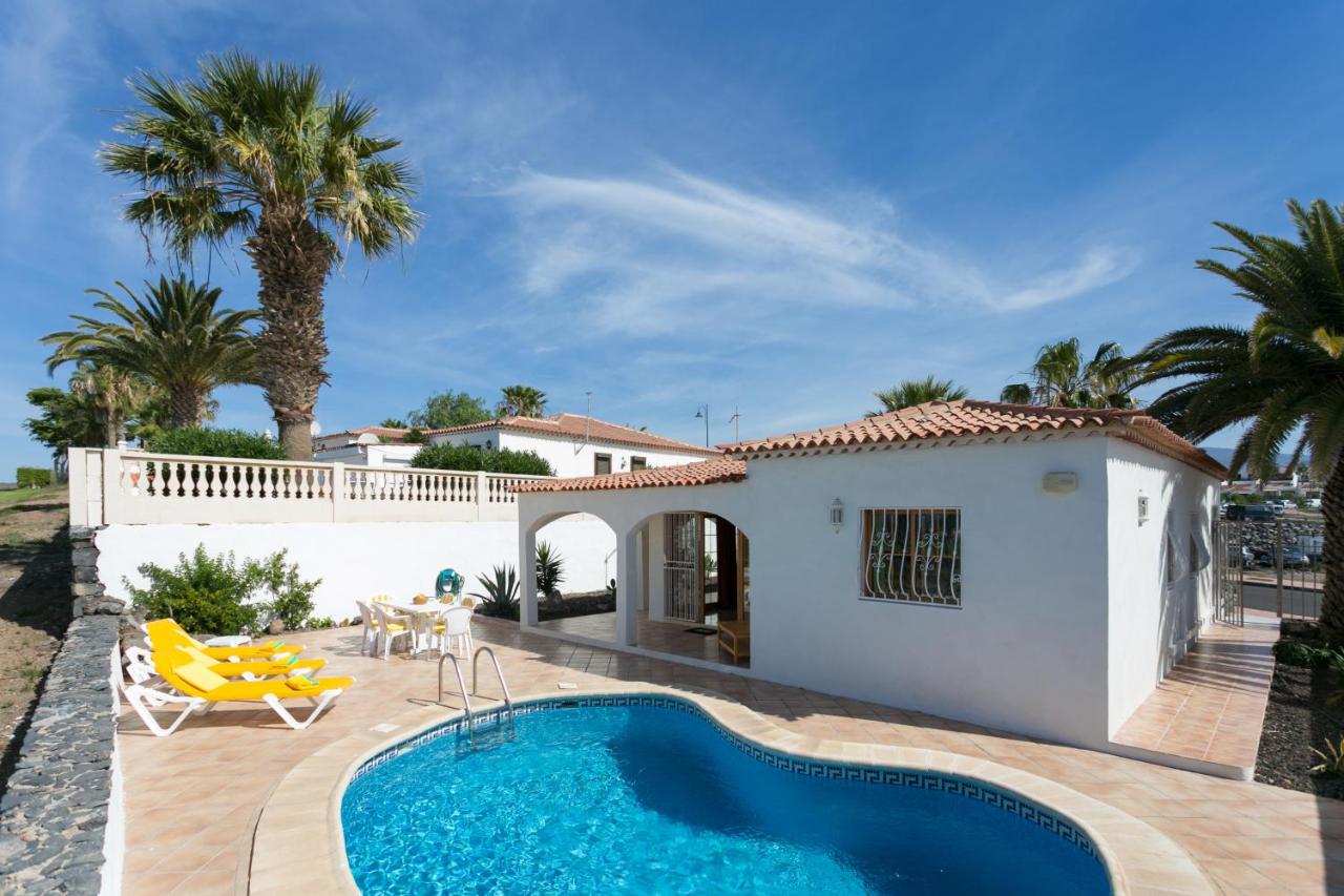 CASA AMARILLA sunny holiday home with heated pool - Bed and Breakfast San Miguel De Abona