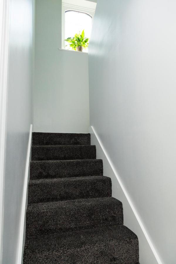 Blueville House, Bluewater, 4 Bedroom Houses, Greenhithe, Dartford, Kent-Hosted by Castile Accommodations Ltd - Chambres d'hôtes Kent
