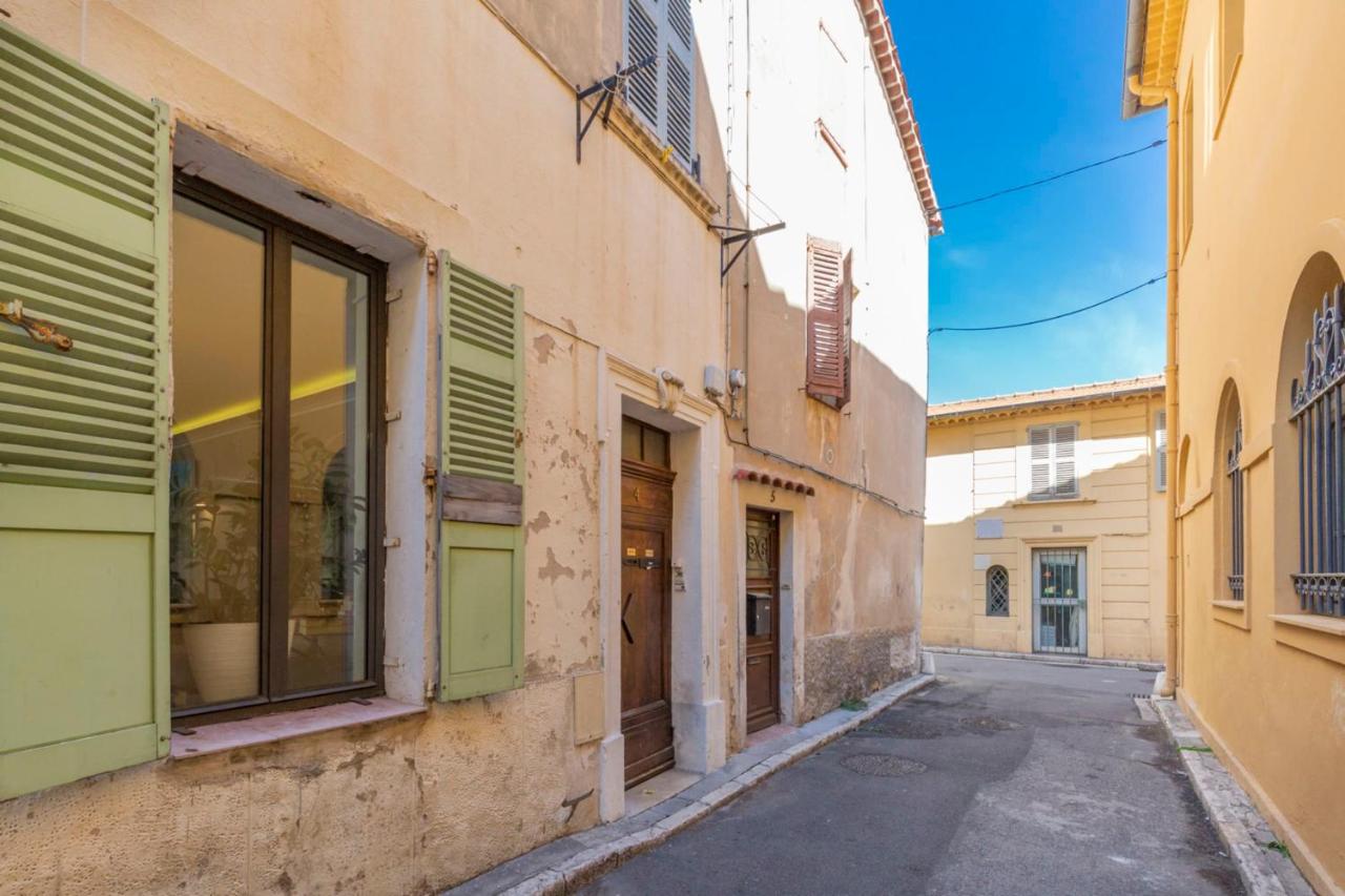 Place Amiral Barnaud - Ferienwohnung Antibes