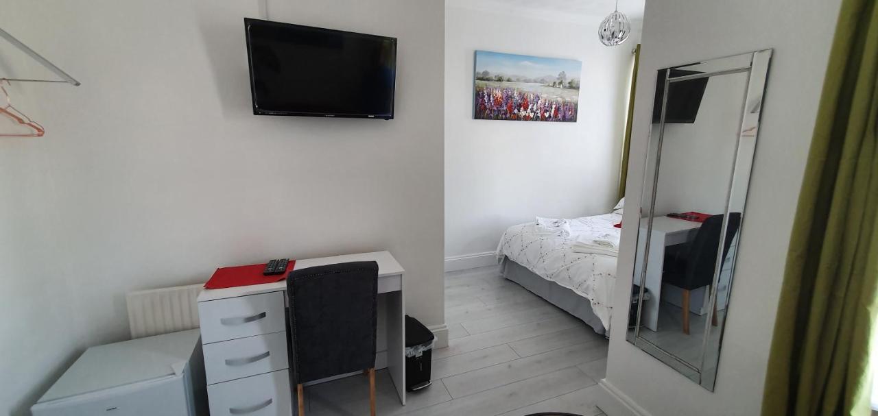 Holly Lodge - B&B