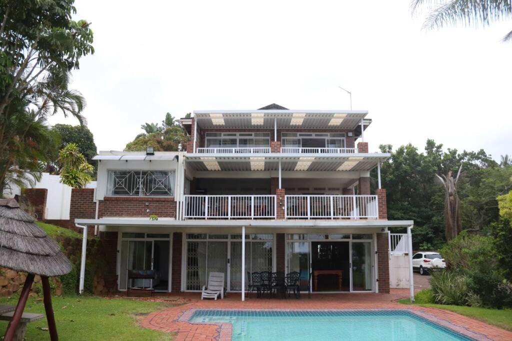 Ballito Clarke Bay Beach House - family holiday letting - B&B Ballito