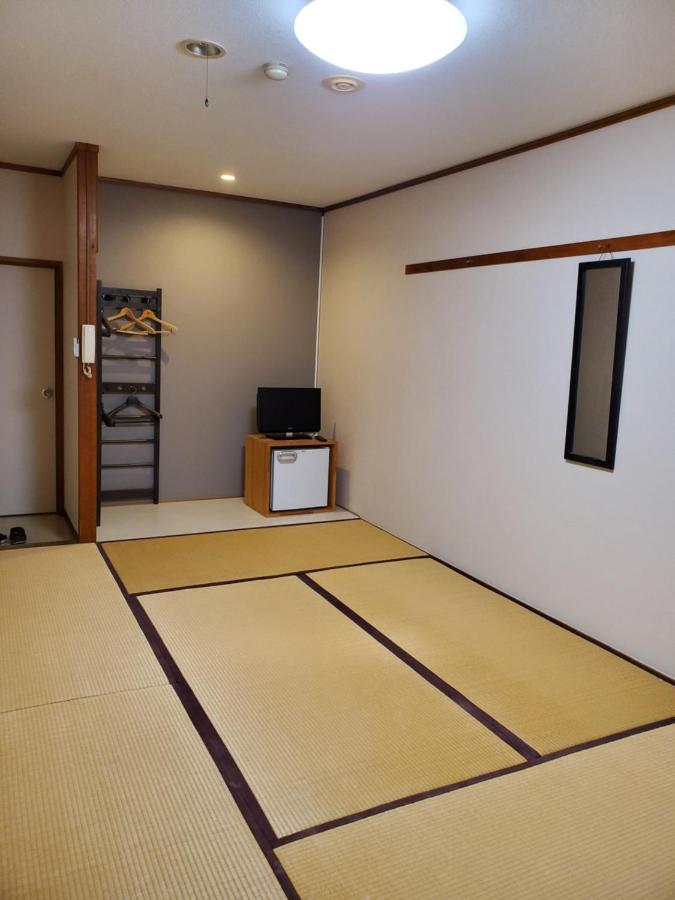 Zimmer im japanischen Stil mit Gemeinschaftsbad