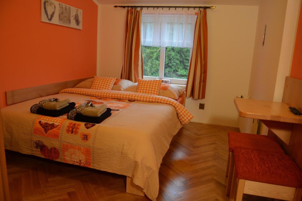 Tweepersoonskamer met 2 Aparte Bedden