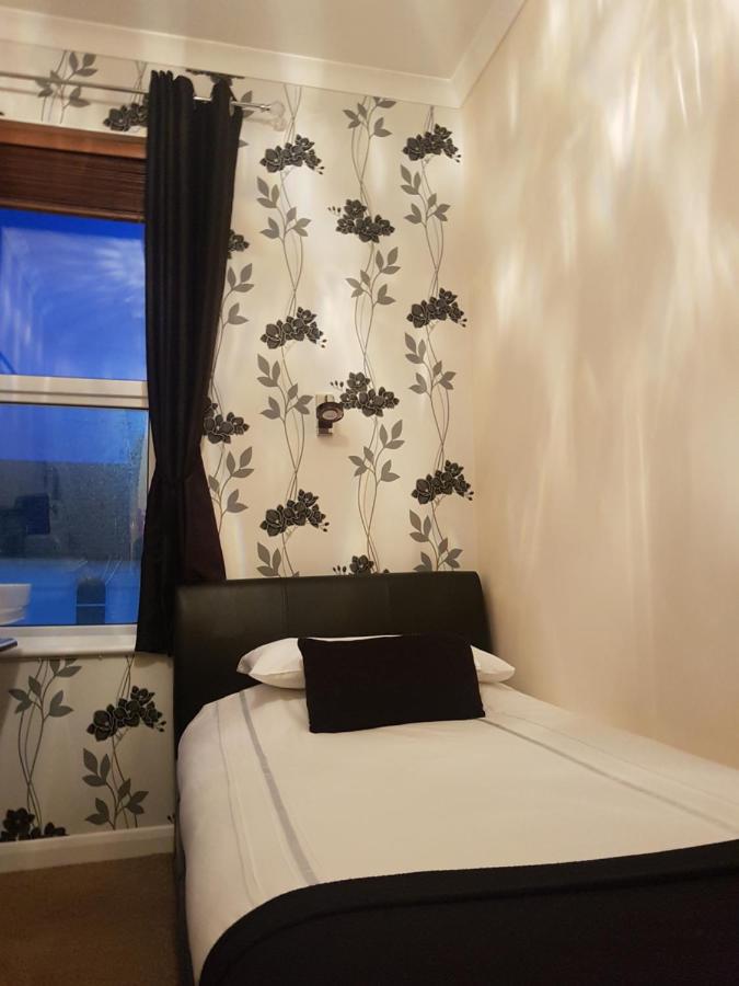 Single Room with Shared Bathroom