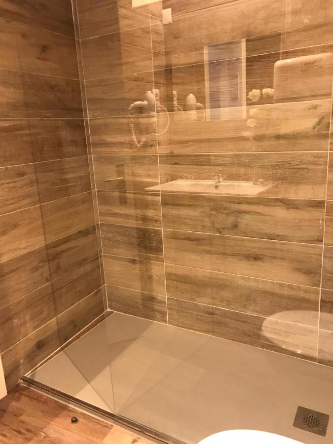 Tweepersoonskamer met Gedeelde Badkamer