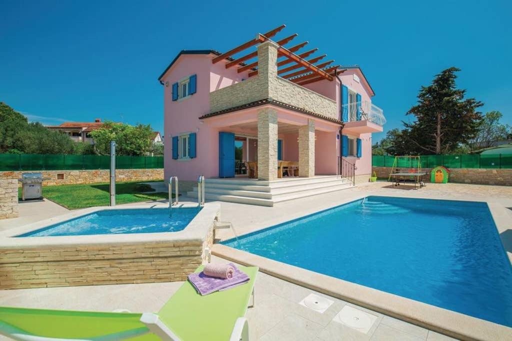 Villa Nikolas-Pool, Whirlpool, Sea view, close to the beach - B&B Fasana