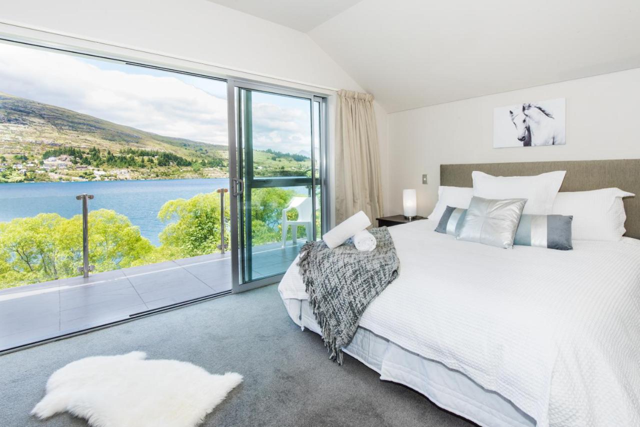 Lakeside Luxury with Spa - B&B