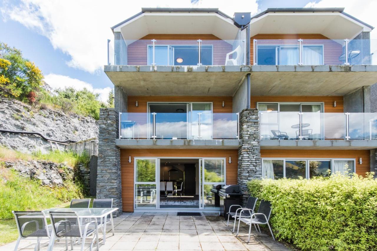Lakeside Luxury with Spa - Bed and Breakfast Queenstown