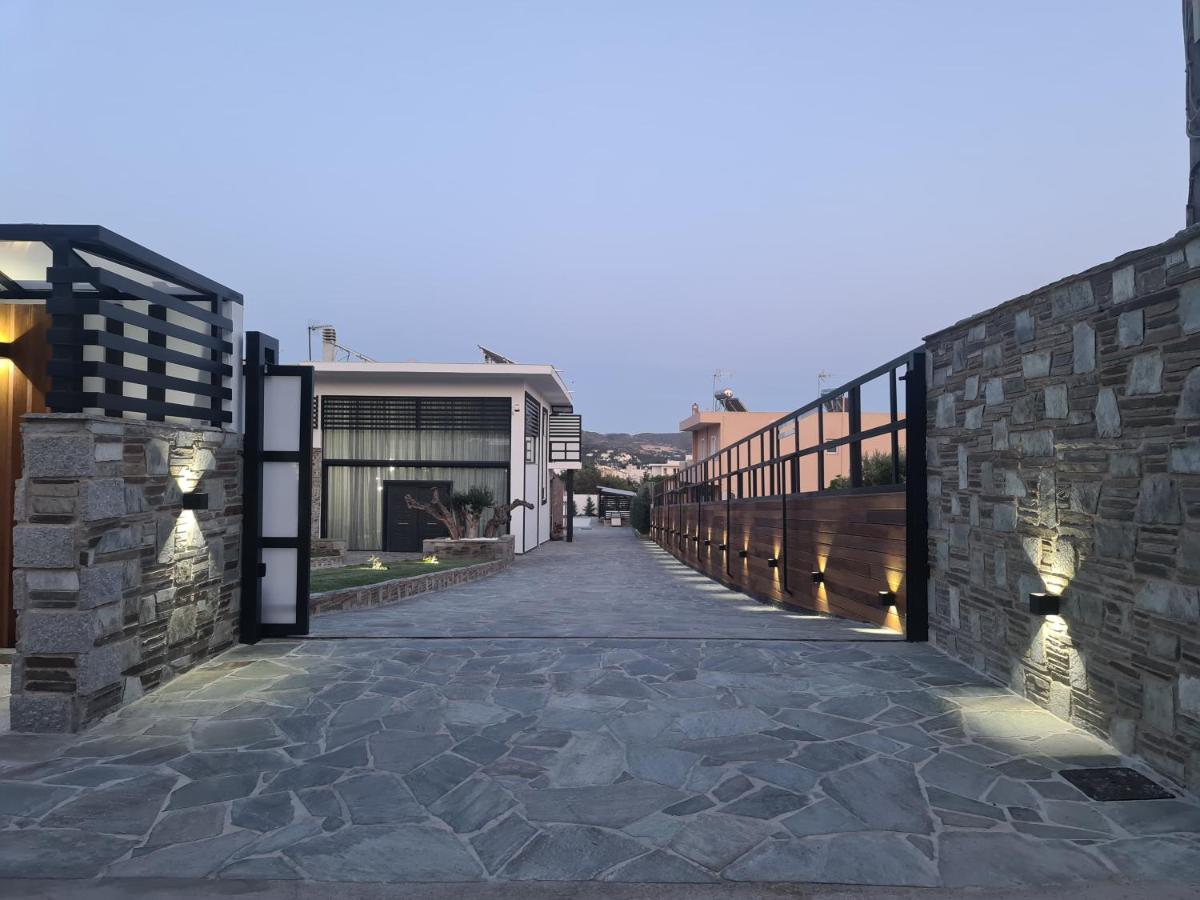 Olivujoj Villajoj - Deluxe Villa with Detached Pool House - Bed and Breakfast