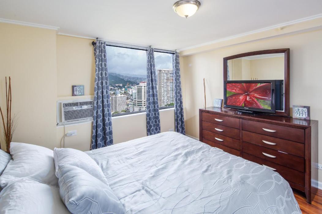 B&B Honolulu - 2 Bedroom Corner Suite & Tropical Views - Bed and Breakfast Honolulu