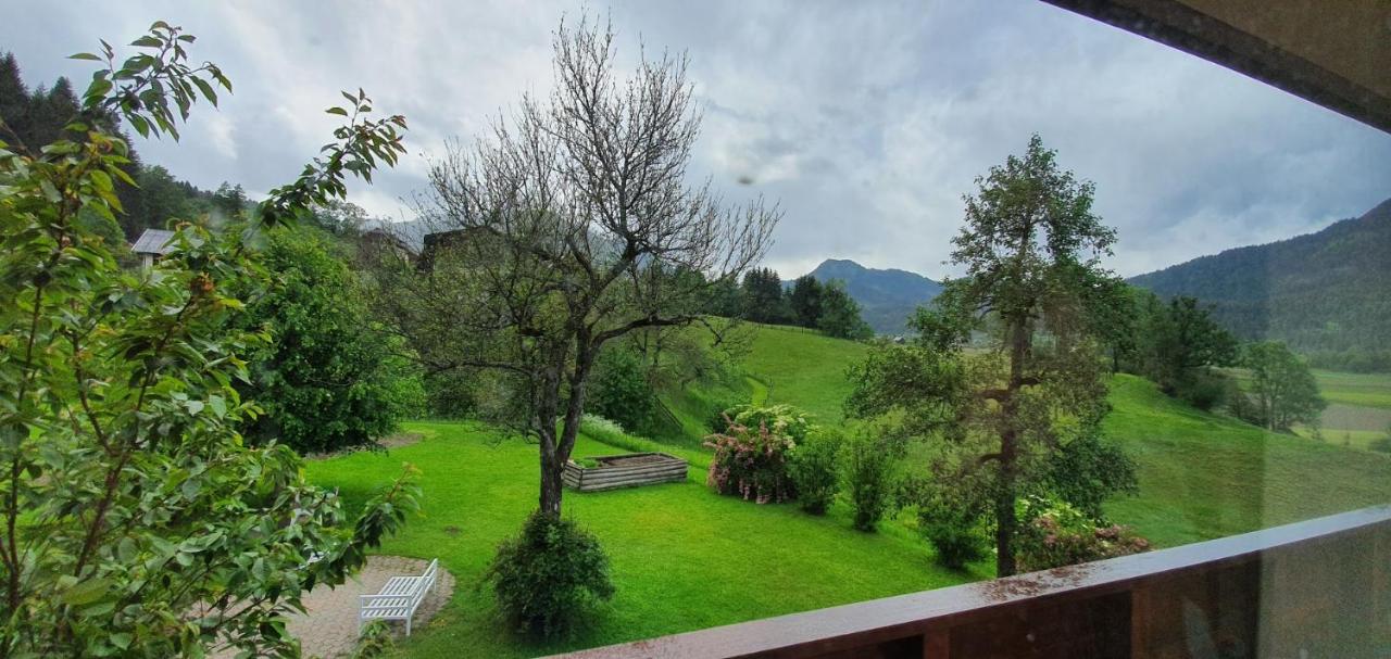 Studio mit Gartenblick