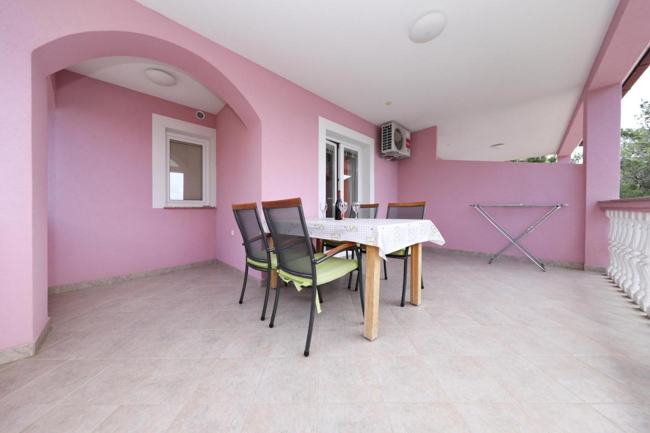 One-Bedroom Apartment with Sea View - First Floor