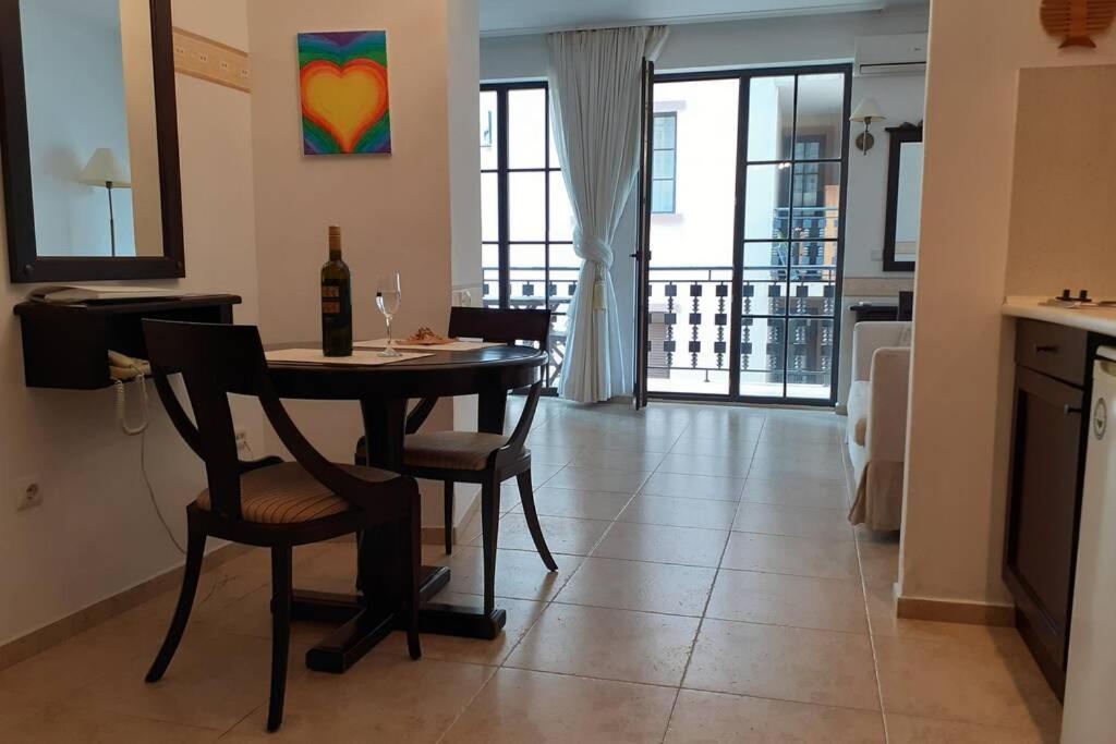 Studio at "The Cliff" complex South Beach Obzor, private appartment A2A5 - Chambres d'hôtes Obzor