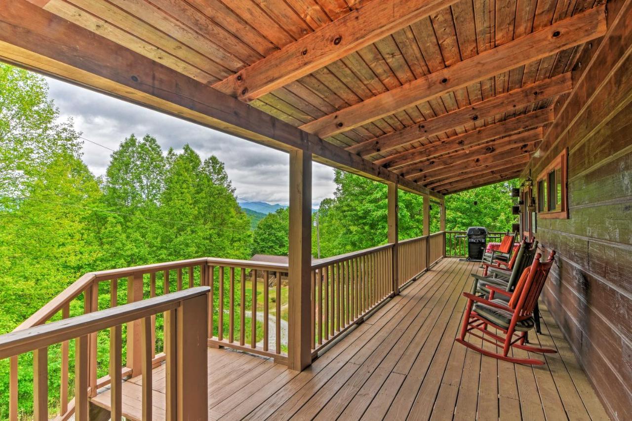 B&B Bryson City - Bryson City Cabin with Private Hot Tub and Pool Table! - Bed and Breakfast Bryson City